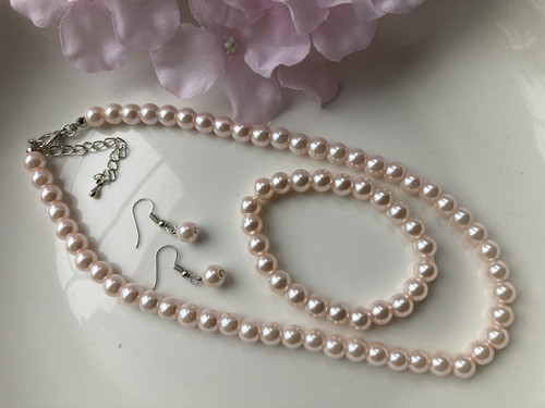 Soft pink faux pearl necklace - pink,